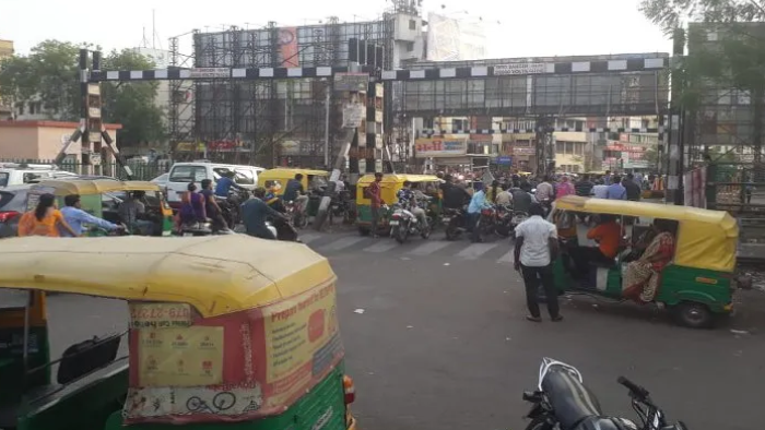 ahmedabad maninagar railway crossing
