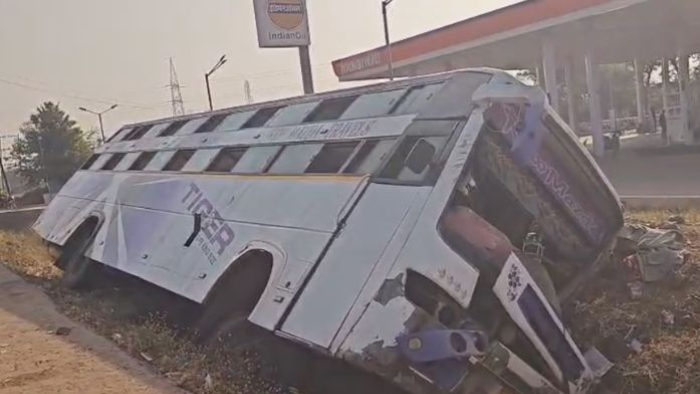 surendranagar-sayla-chotila-highway-private-bus-accident-news