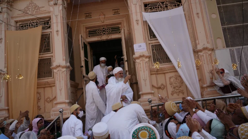 Dr. Syedna Mufaddal Saifuddin in sidhpur