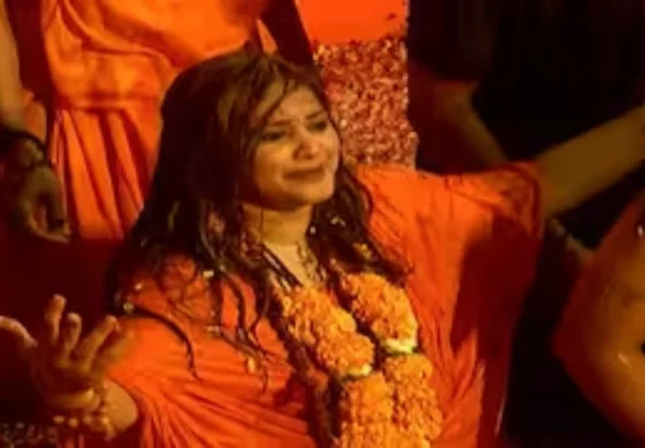 kirti-patel-takes-dip-in-mrigikund-at-junagadh-mahashivratri