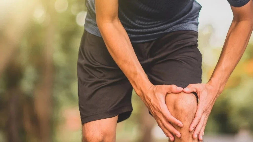 યુવાનોમાં વધતો સાંધાનો દુખાવો: જાણો કારણો અને બચવાના ઉપાયો