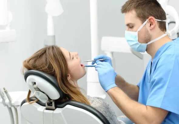 ડેન્ટિસ્ટ પાસે જાઓ છો? હેવી મેકઅપથી લઈને ખાલી પેટ રહેવા સુધીની આ 5 ભૂલો કરવાનું ટાળજો