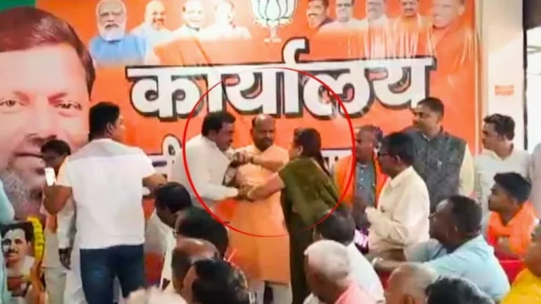 up-bjp-leader-slapped-by-woman-in-maharajganj-office-video