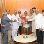 harsh-sanghavi-kheti-bank-insurance-check-distribution-gujarat