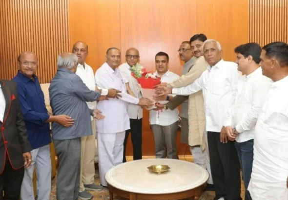 harsh-sanghavi-kheti-bank-insurance-check-distribution-gujarat