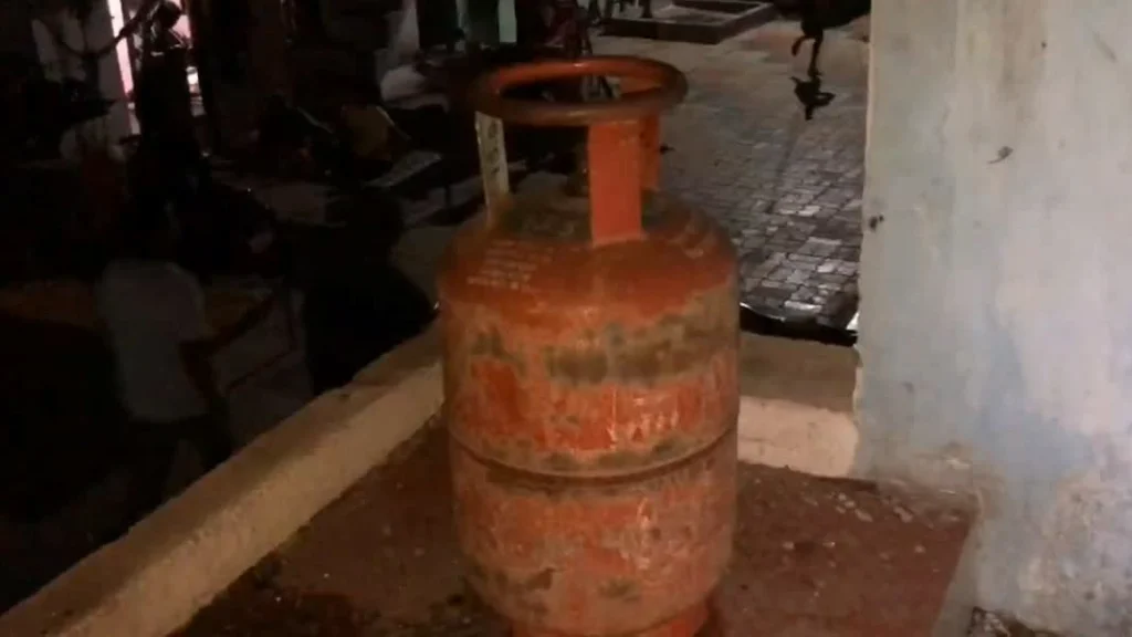 surat-palsana-gas-leakage-blast-three-death-news