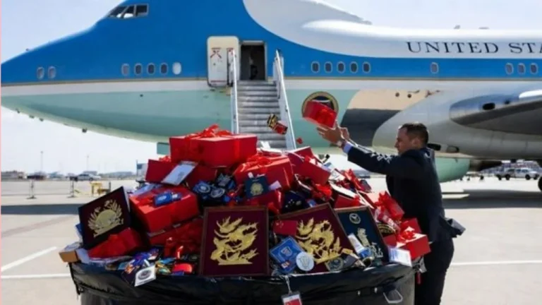 Trump China Gifts dustbin