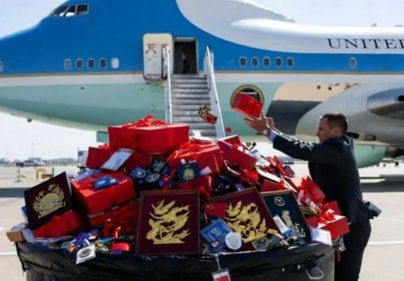 Trump China Gifts dustbin