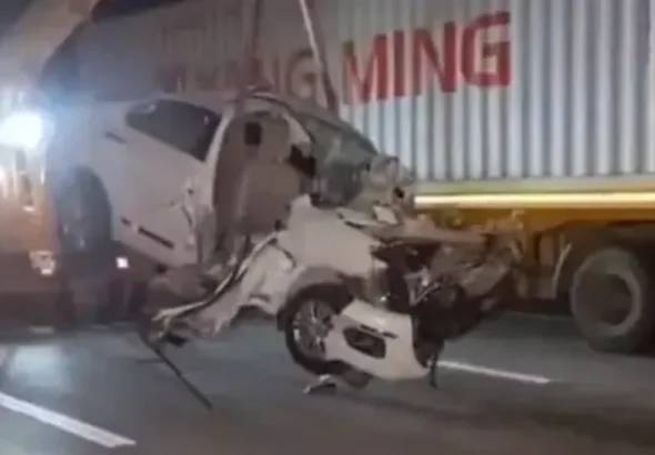 bhavnagar-dholera-highway-road-accident-car-container-collision-three-death