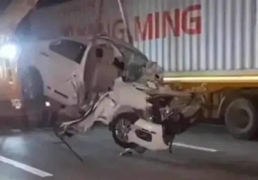 bhavnagar-dholera-highway-road-accident-car-container-collision-three-death