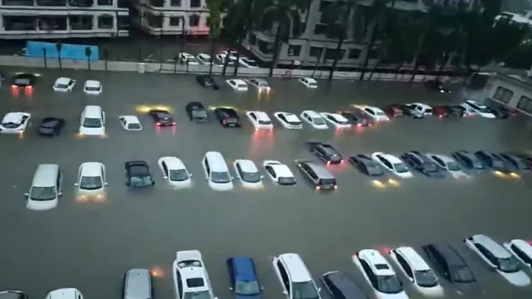 gujarat-rain-update-valsad-umbergaon-floods