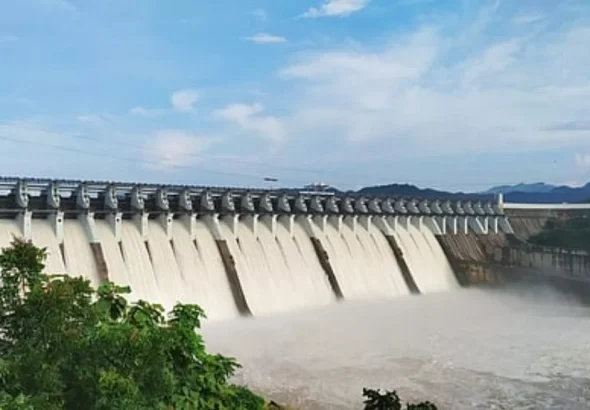 gujarat-dam-water-levels-update-six-dams-overflow-narmada-sixty-five-percent