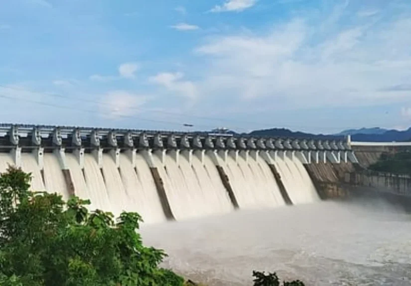 gujarat-dam-water-levels-update-six-dams-overflow-narmada-sixty-five-percent